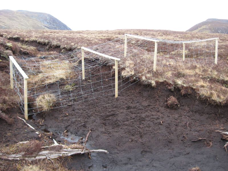 Weird cage on 600m area of Meall na Ceardaich